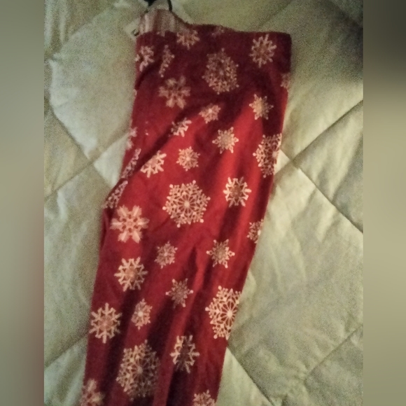 Two piece snow flake sweater and pant set size girls twelve. Beautiful vibrant. - Picture 4 of 7